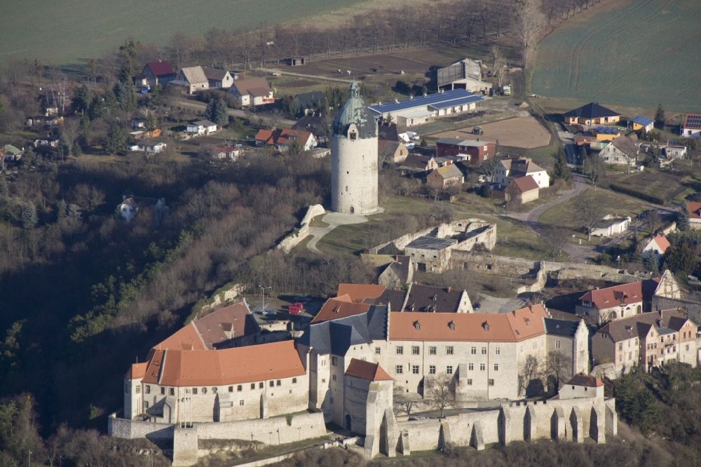 Freyburg Unstrut von oben - Schloss Neuenburg und den Bergfried Dicker Wilhelm bei Freyburg Unstrut im Bundesland Sachsen-Anhalt