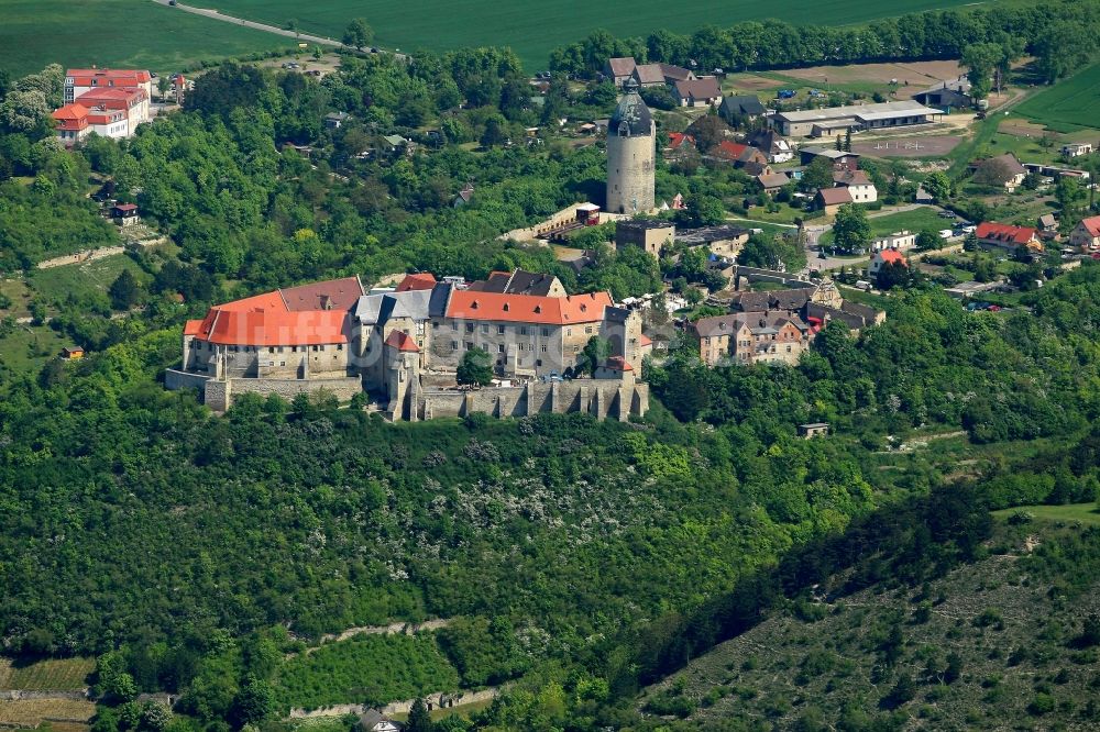 Freyburg (Unstrut) von oben - Schloss Neuenburg und der Bergfried Dicker Wilhelm bei Freyburg Unstrut im Bundesland Sachsen-Anhalt