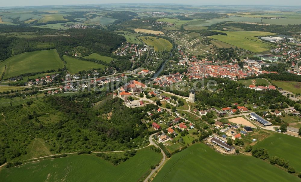 Freyburg (Unstrut) von oben - Schloss Neuenburg und der Bergfried Dicker Wilhelm bei Freyburg Unstrut im Bundesland Sachsen-Anhalt, Deutschland