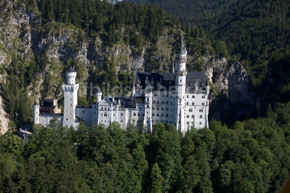 Luftaufnahme Schwangau - Schloss Neuschwanstein in Schwangau im Bundesland Bayern