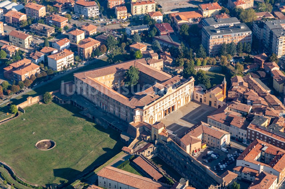 Sassuolo von oben - Schloß Parco Ducale, Giardini Ducali und Palazzo Ducale in Sassuolo in Emilia-Romagna, Italien