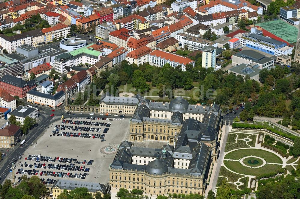 Würzburg aus der Vogelperspektive: Schloß Residenz Würzburg in Würzburg im Bundesland Bayern