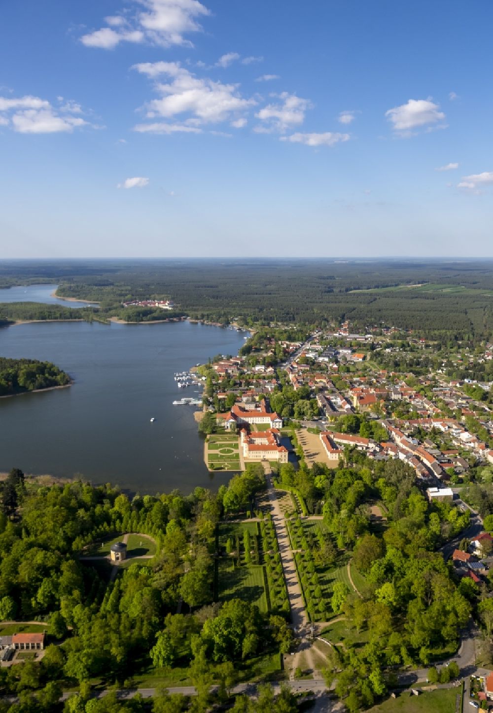 Luftaufnahme Rheinsberg - Schloss Rheinsberg in Rheinsberg im Bundesland Brandenburg