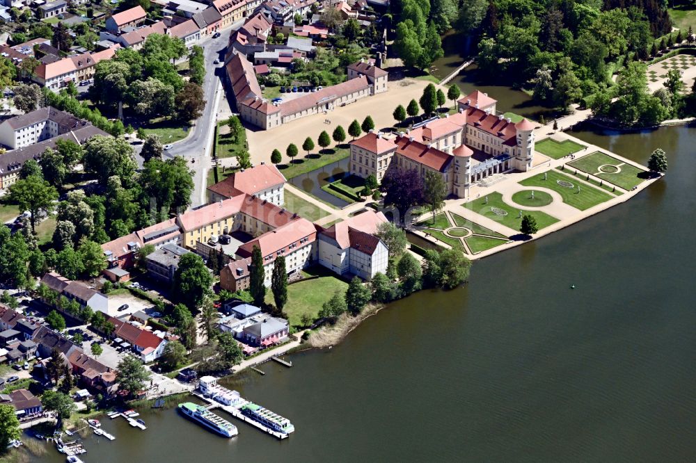 Luftbild Rheinsberg - Schloss Rheinsberg in Rheinsberg am Ufer des Rheinsberges Sees im Bundesland Brandenburg, Deutschland