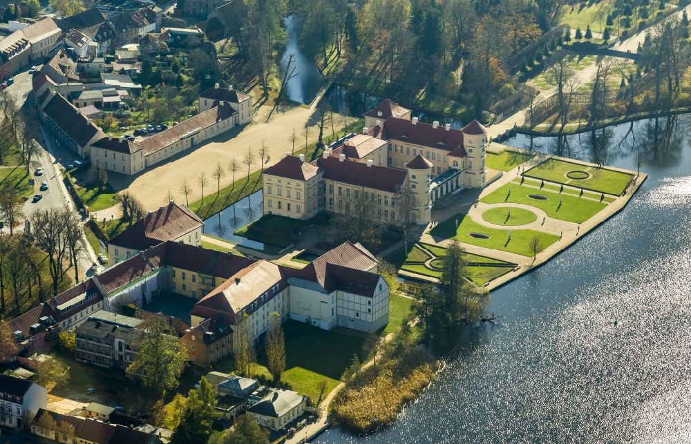 Luftaufnahme Rheinsberg - Schloss Rheinsberg in der Stadt Rheinsberg am Grienericksee in Brandenburg