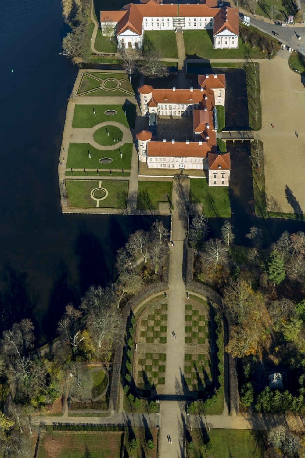 Rheinsberg von oben - Schloss Rheinsberg in der Stadt Rheinsberg am Grienericksee in Brandenburg