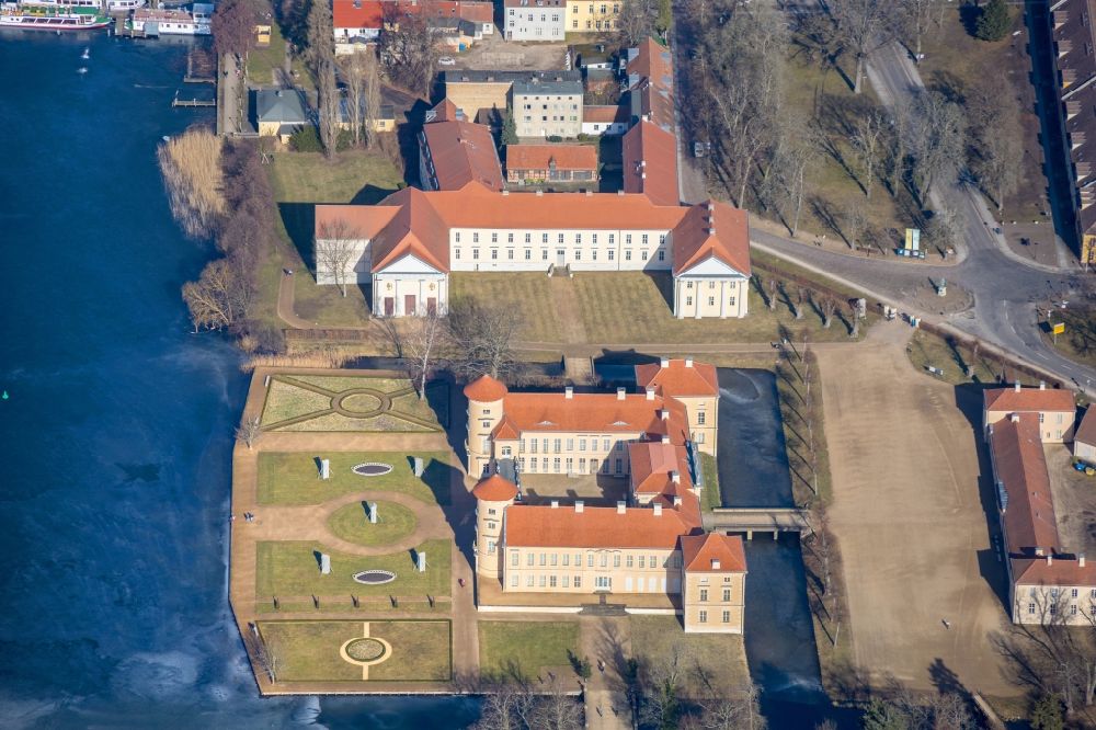 Rheinsberg aus der Vogelperspektive: Schloss Rheinsberg am Ufer des Grienericksee im Bundesland Brandenburg, Deutschland