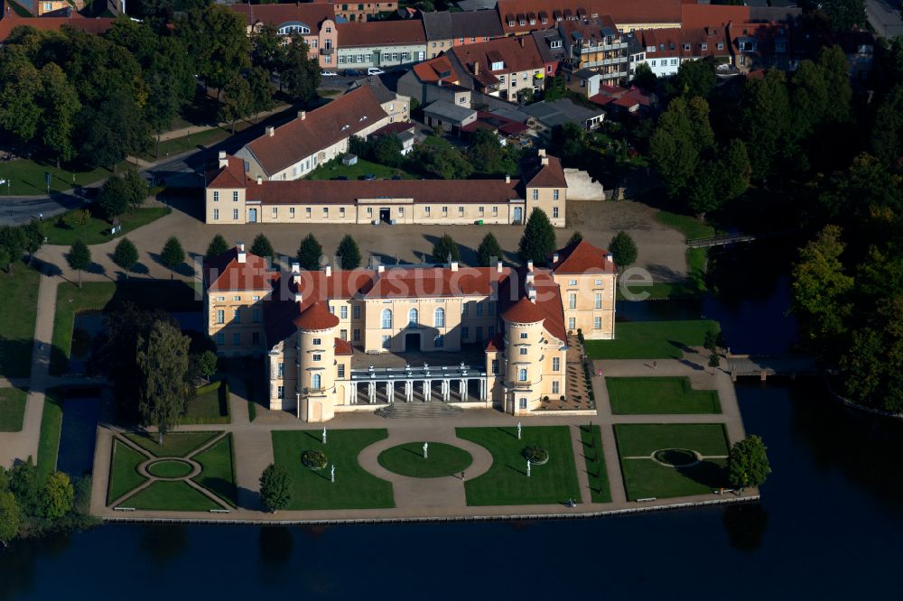 Luftbild Rheinsberg - Schloss Rheinsberg am Ufer des Grienericksee im Bundesland Brandenburg, Deutschland