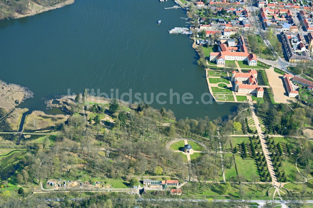 Rheinsberg von oben - Schloss Rheinsberg am Ufer des Grienericksee im Bundesland Brandenburg, Deutschland