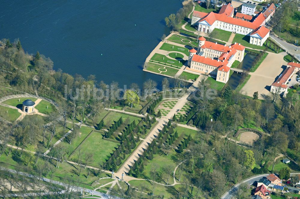 Rheinsberg von oben - Schloss Rheinsberg am Ufer des Grienericksee im Bundesland Brandenburg, Deutschland