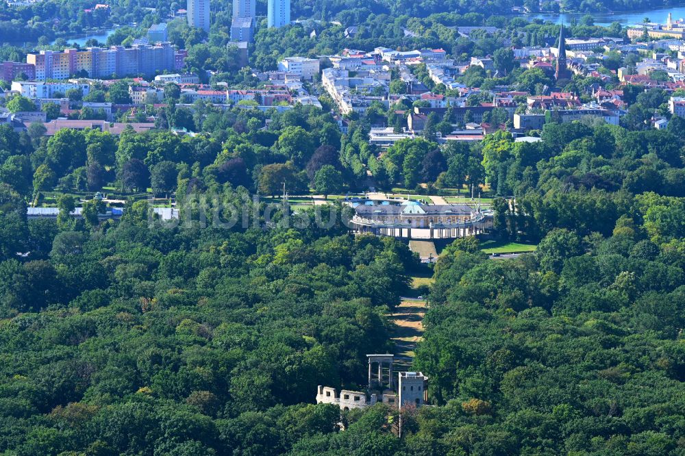 Luftbild Potsdam - Schloss Sanssouci und Normannischer Turm auf dem Ruinenberg in Potsdam im Bundesland Brandenburg