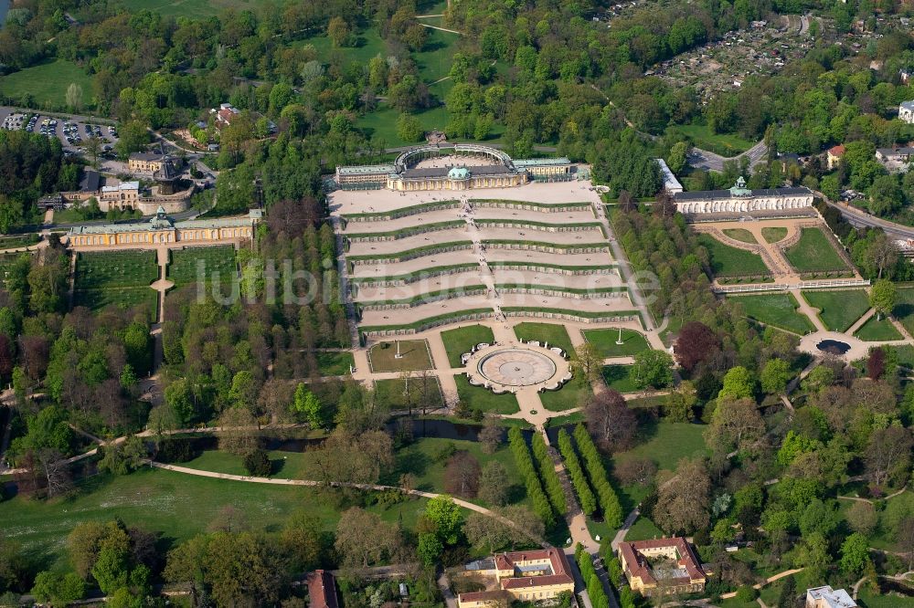 Potsdam aus der Vogelperspektive: Schloss Sanssouci in Potsdam im Bundesland Brandenburg