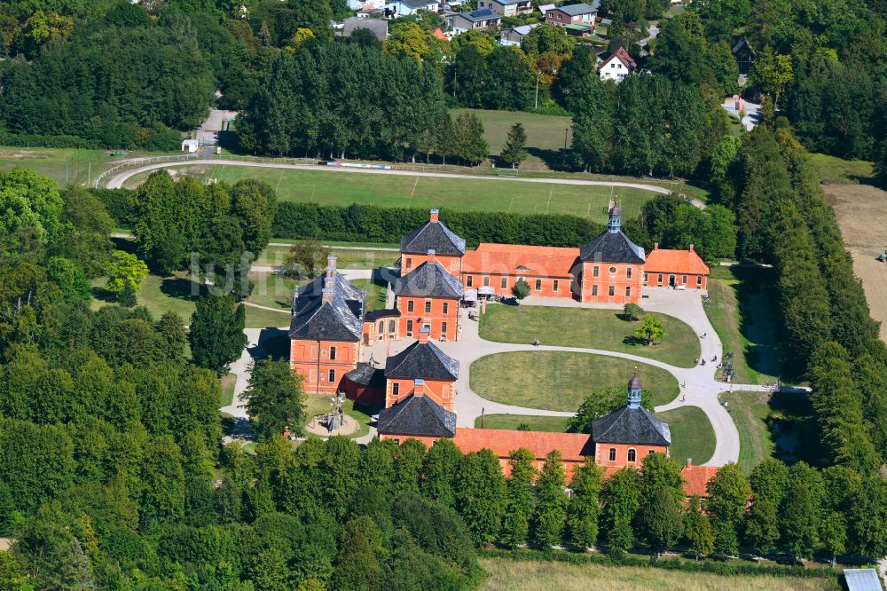 Luftaufnahme Klütz - Schloß Schloss Bothmer in Klütz im Bundesland Mecklenburg-Vorpommern, Deutschland