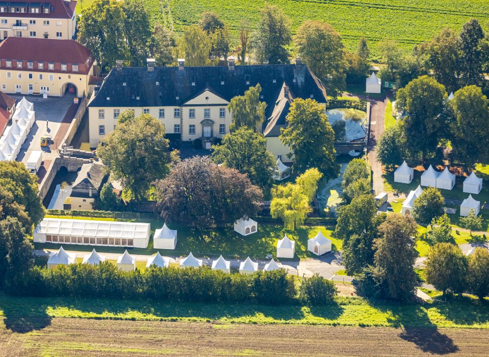 Luftaufnahme Helle - Schloss Schloss Wocklum in Helle im Bundesland Nordrhein-Westfalen, Deutschland