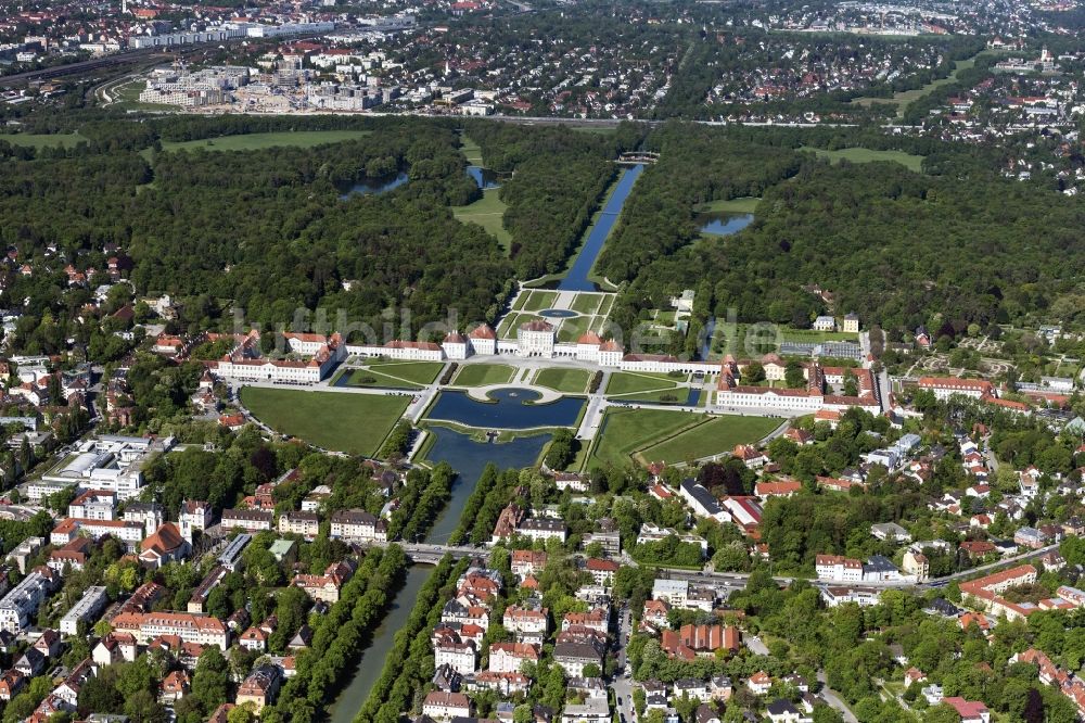München aus der Vogelperspektive: Schloss und Schlosspark Nymphenburg im Stadtteil Neuhausen-Nymphenburg in München im Bundesland Bayern, Deutschland