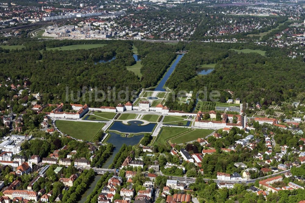 Luftbild München - Schloss und Schlosspark Nymphenburg im Stadtteil Neuhausen-Nymphenburg in München im Bundesland Bayern, Deutschland
