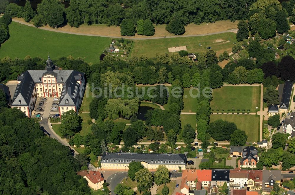 Saalfeld/Saale von oben - Schloss und Schlosspark in Saalfeld im Bundesland Thüringen