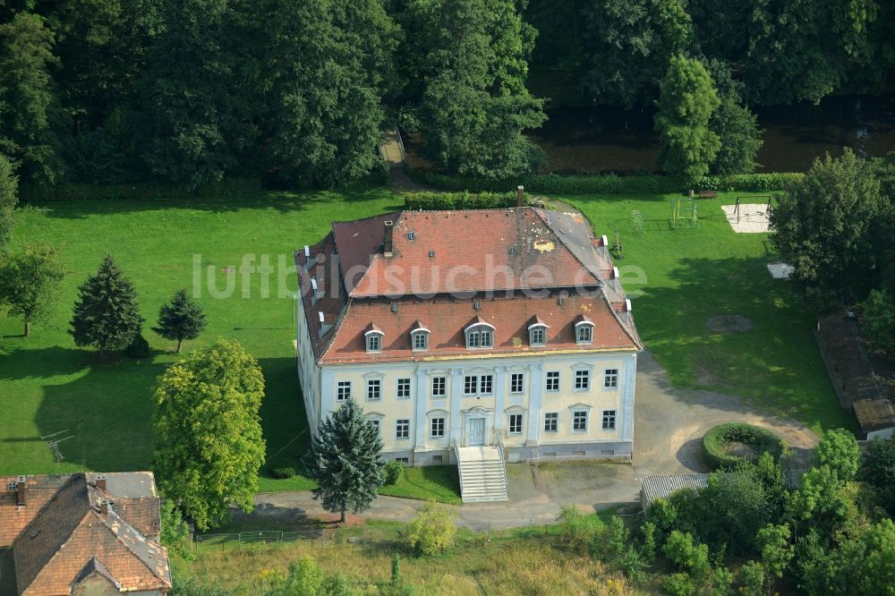 Steinach aus der Vogelperspektive: Schloss im Schlosspark am Schlossteich in Steinach im Bundesland Sachsen