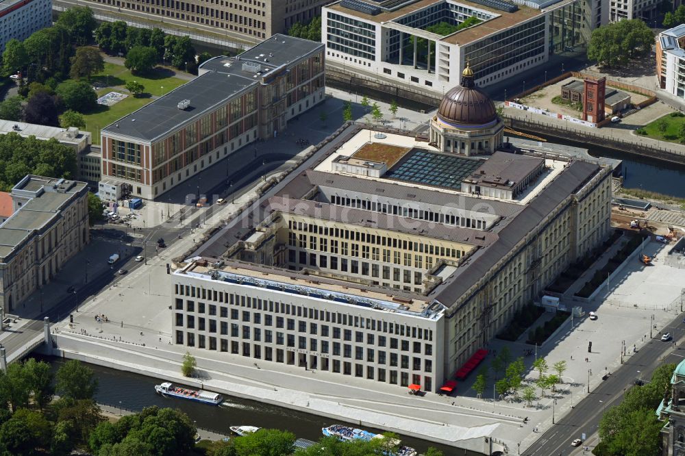 Luftbild Berlin - Schloß am Schloßplatz - Schlüterhof in Mitte in Berlin