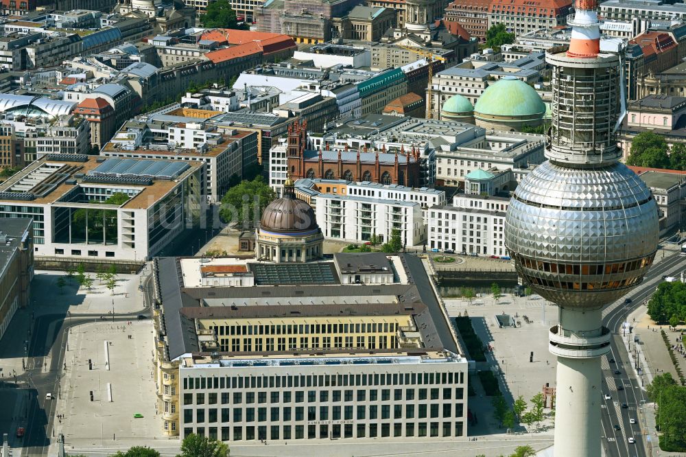 Luftbild Berlin - Schloß am Schloßplatz - Schlüterhof in Mitte in Berlin