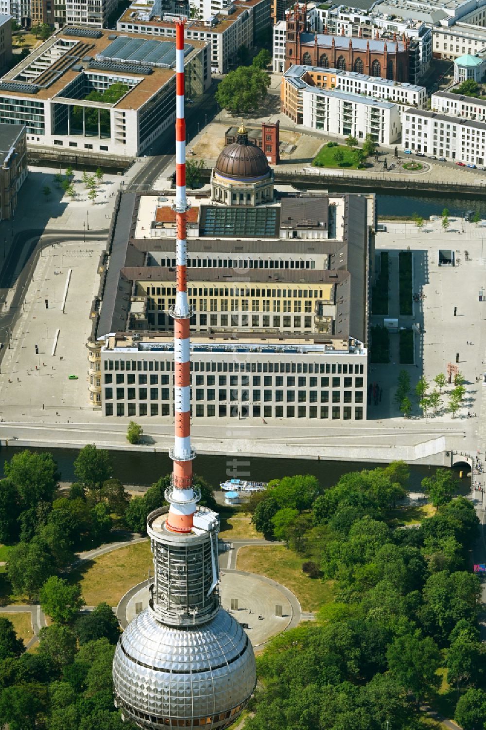 Berlin aus der Vogelperspektive: Schloß am Schloßplatz - Schlüterhof in Mitte in Berlin