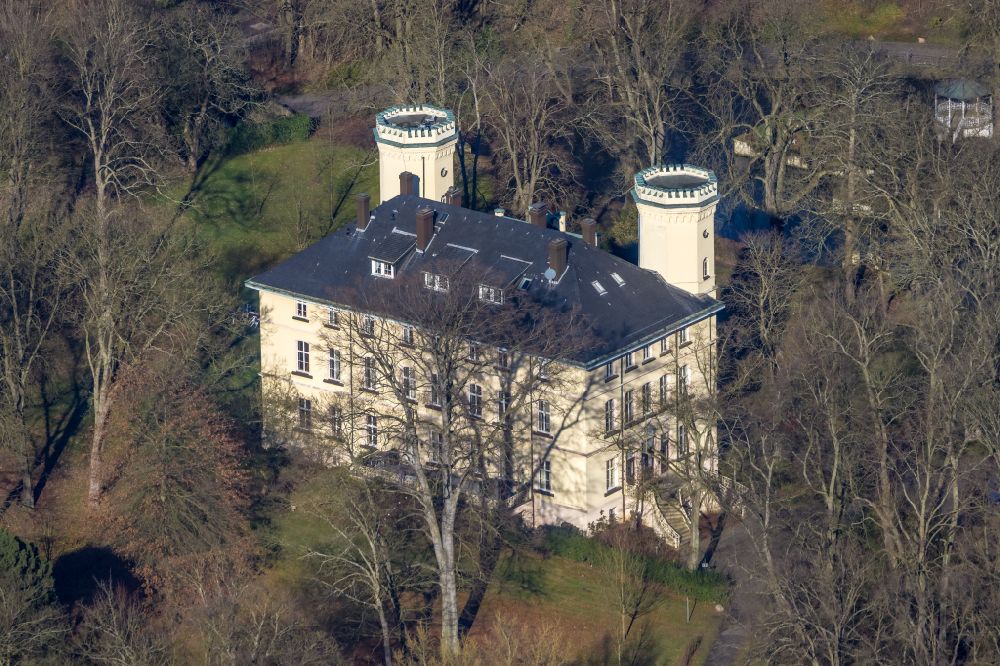 Lünen aus der Vogelperspektive: Schloss Schwansbell in Lünen im Bundesland Nordrhein-Westfalen, Deutschland