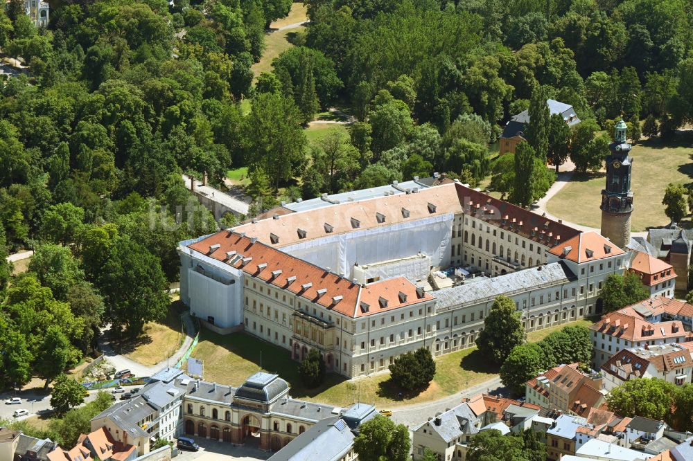 Weimar von oben - Schloss Stadtschloss Weimar am Burgplatz in Weimar im Bundesland Thüringen, Deutschland