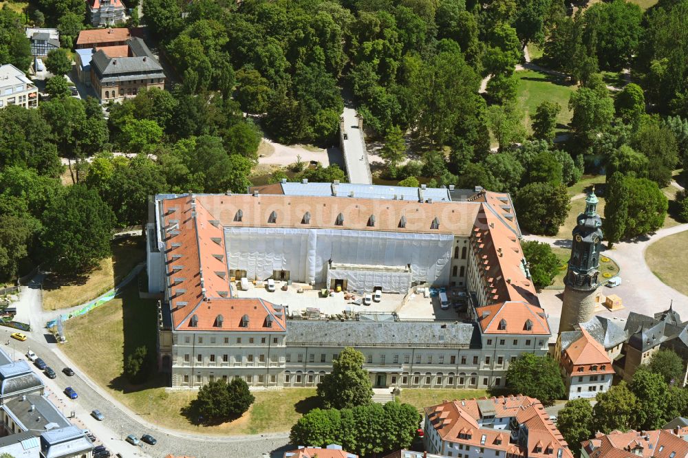 Luftbild Weimar - Schloss Stadtschloss Weimar am Burgplatz in Weimar im Bundesland Thüringen, Deutschland