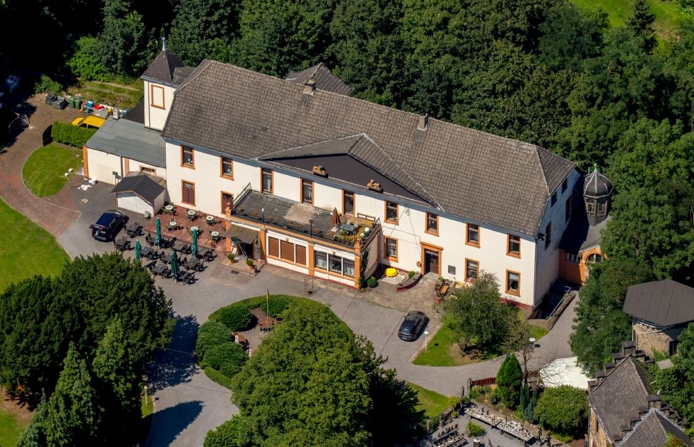 Luftaufnahme Witten - Schloss Steinhausen mit Nebengebäuden und Stallungen in Witten im Bundesland Nordrhein-Westfalen
