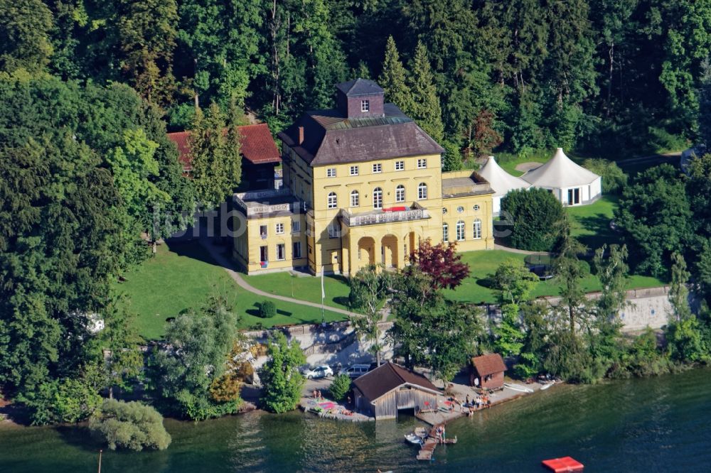 Luftaufnahme Berg - Schloss Unterallmannshausen bei Allmannshausen in der Gemeinde Berg am Starnberger See im Bundesland Bayern