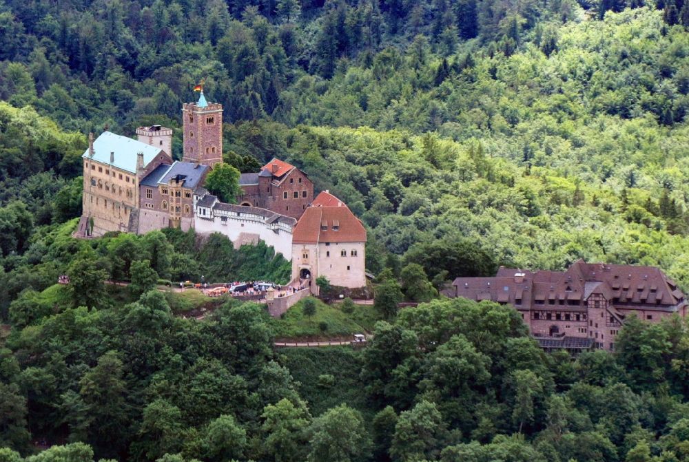 Eisenach von oben - Schloss Wartburg in Eisenach im Bundesland Thüringen