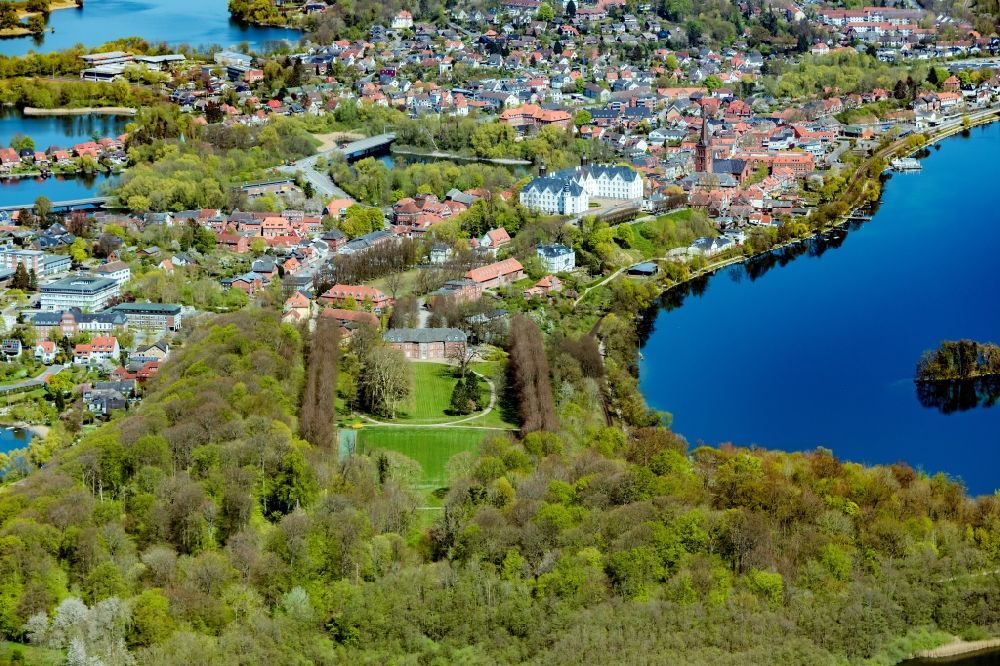 Plön aus der Vogelperspektive: Schlossanlage des Prinzenschlosses in Plön im Bundesland Schleswig-Holstein