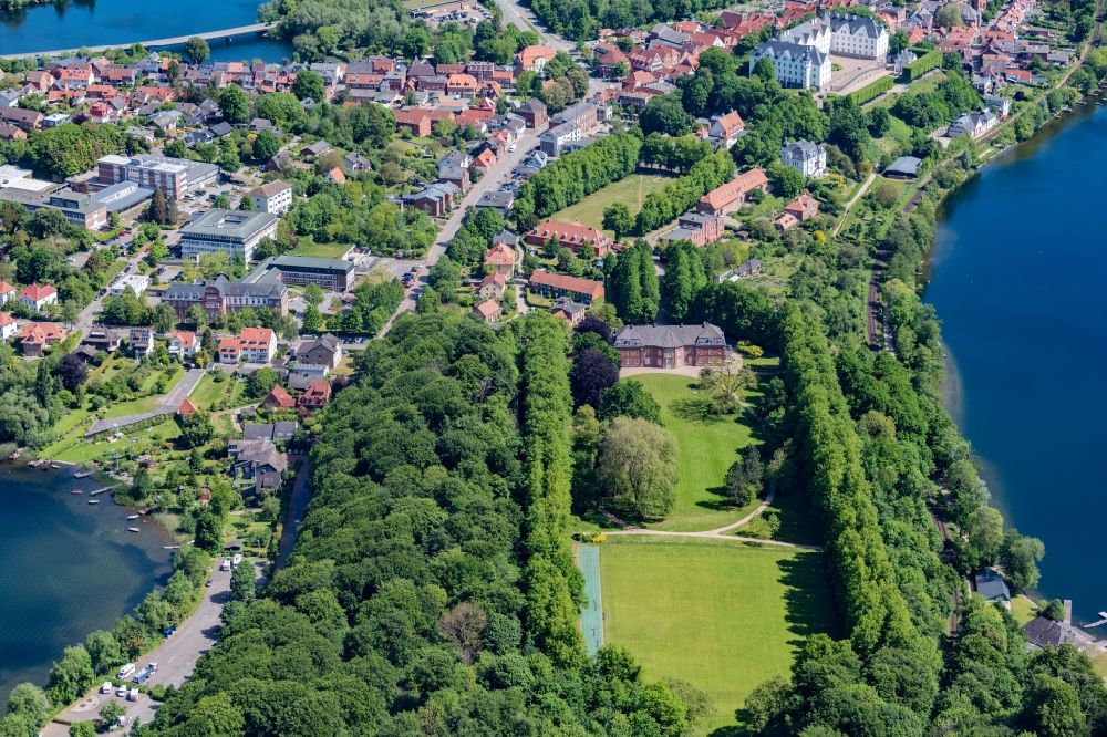Luftaufnahme Plön - Schlossanlage des Prinzenschlosses in Plön im Bundesland Schleswig-Holstein