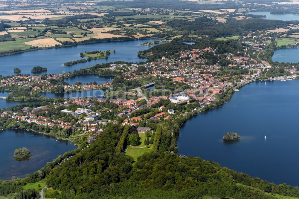 Luftaufnahme Plön - Schlossanlage des Prinzenschlosses in Plön im Bundesland Schleswig-Holstein