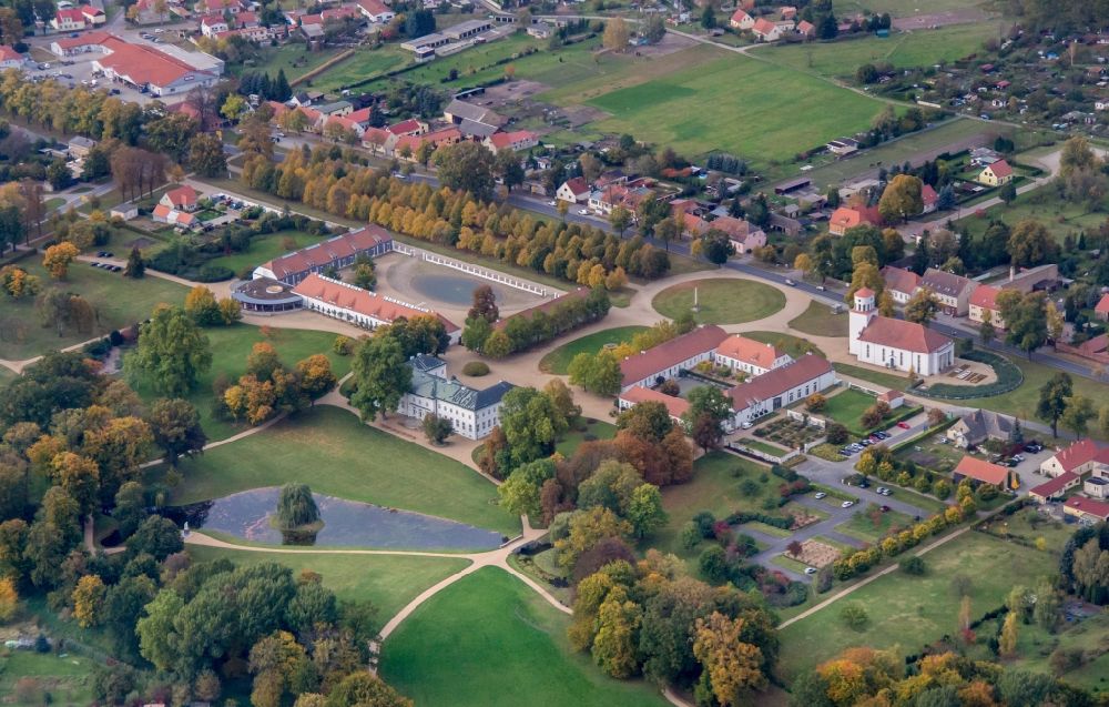 Luftbild Neuhardenberg - Schlosshotel und Schinkelkirche in Neuhardenberg im Bundesland Brandenburg