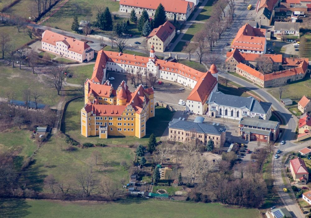 Luftaufnahme Annaburg - Schloßpark und Gebäudekomplex des Renaissanceschloss - Schloss Annaburg in Brandenburg