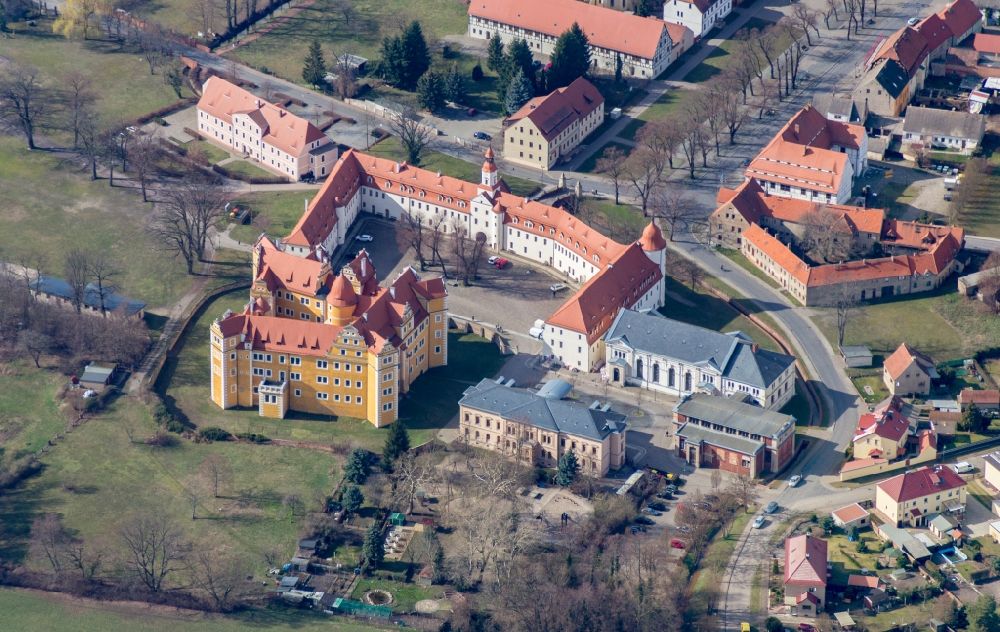 Annaburg von oben - Schloßpark und Gebäudekomplex des Renaissanceschloss - Schloss Annaburg in Brandenburg
