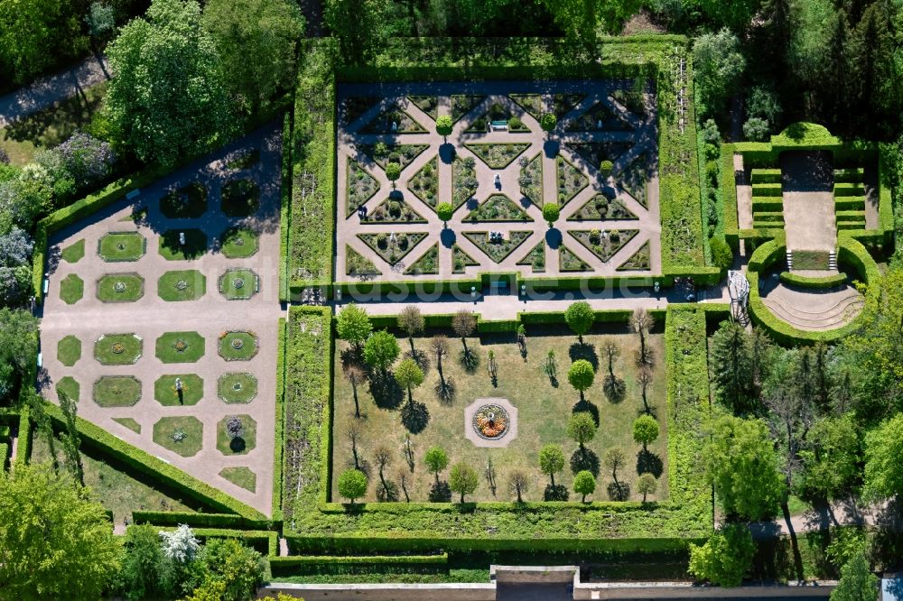 Luftaufnahme Weimar - Schlosspark Schloss Belvedere mit Russischem Garten in Weimar im Bundesland Thüringen, Deutschland