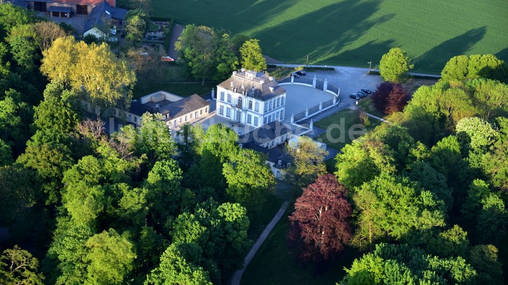 Luftaufnahme Brühl - Schlosspark und Schloß Falkenlust in Brühl in Nordrhein-Westfalen