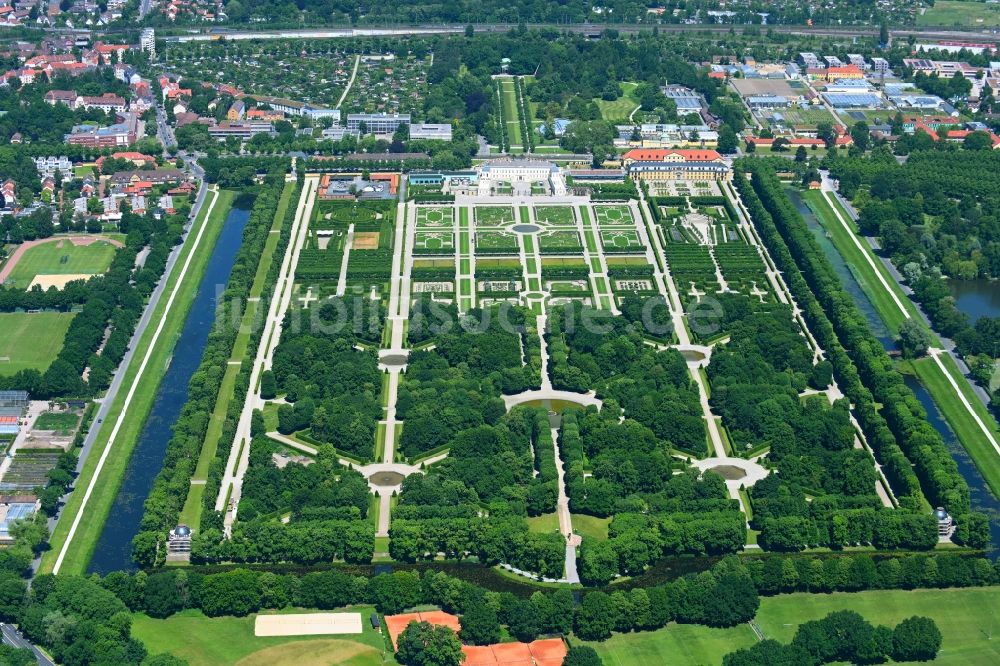 Luftaufnahme Hannover - Schloßpark von Schloß Herrenhausen in Hannover im Bundesland Niedersachsen