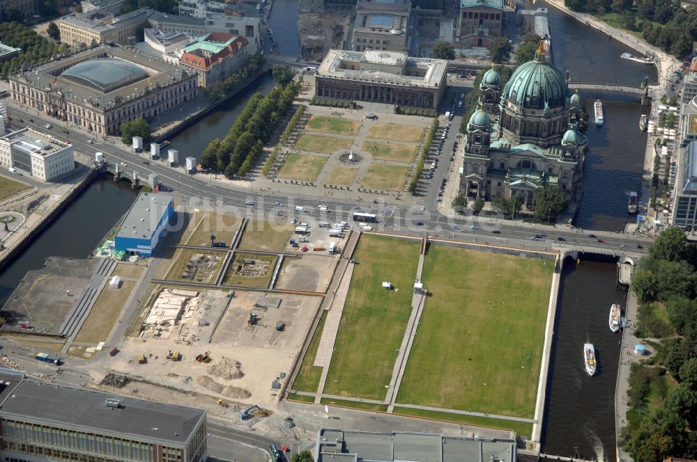 Luftbild Berlin - Schloßplatz in Berlin-Mitte