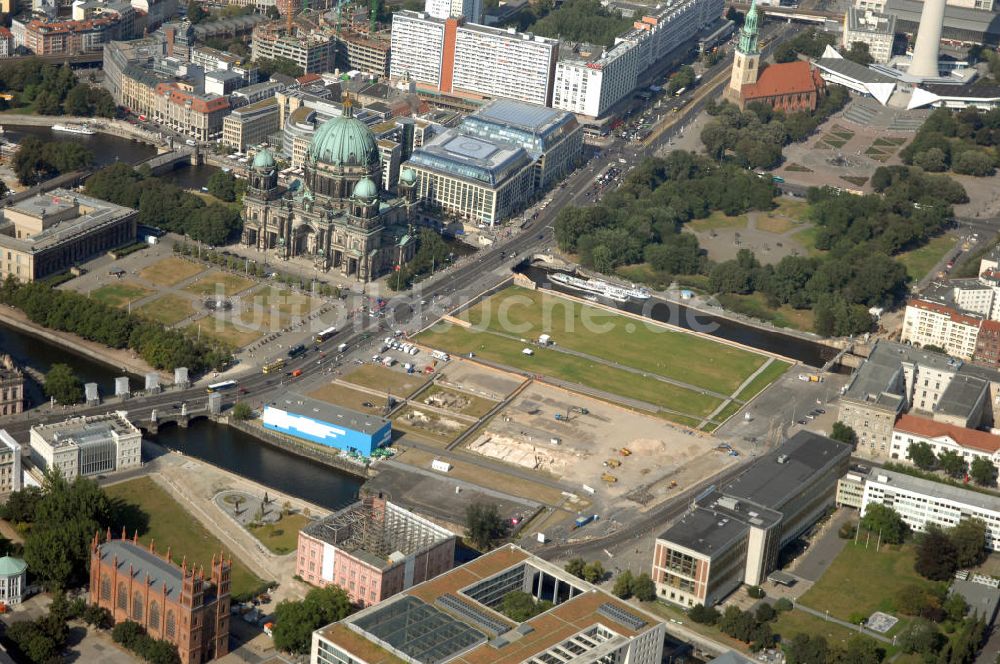 Luftaufnahme Berlin - Schloßplatz in Berlin-Mitte