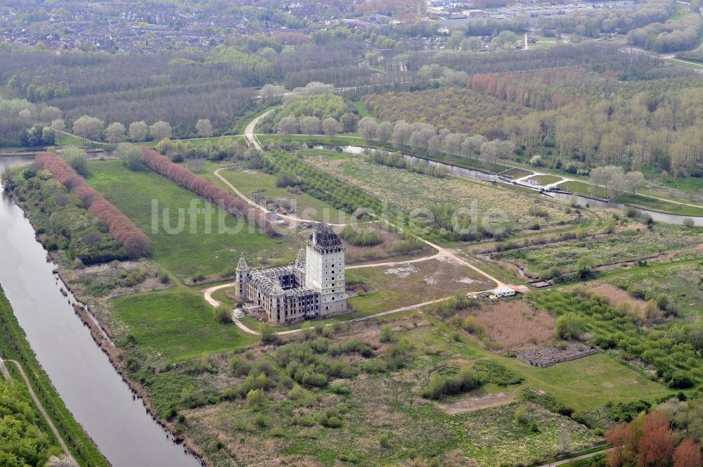 Almere aus der Vogelperspektive: Schlossruine in Almere in Flevoland, Niederlande