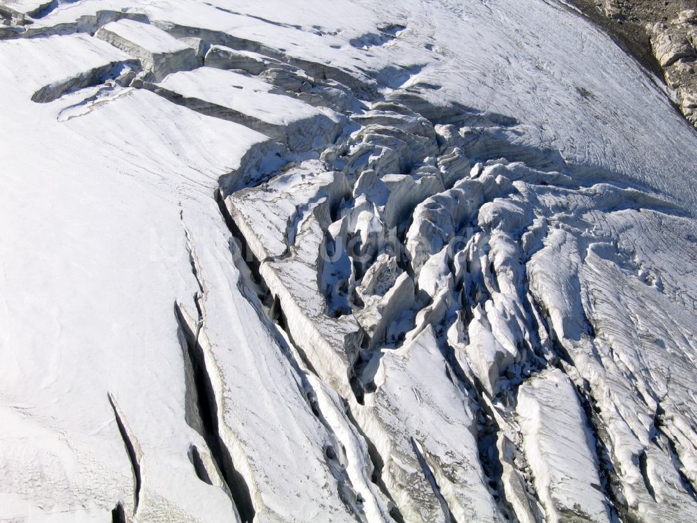 Ormont-Dessus von oben - Schneebedeckte Bergkuppe des Les Diablerets bei Ormont-Dessus in Schweiz