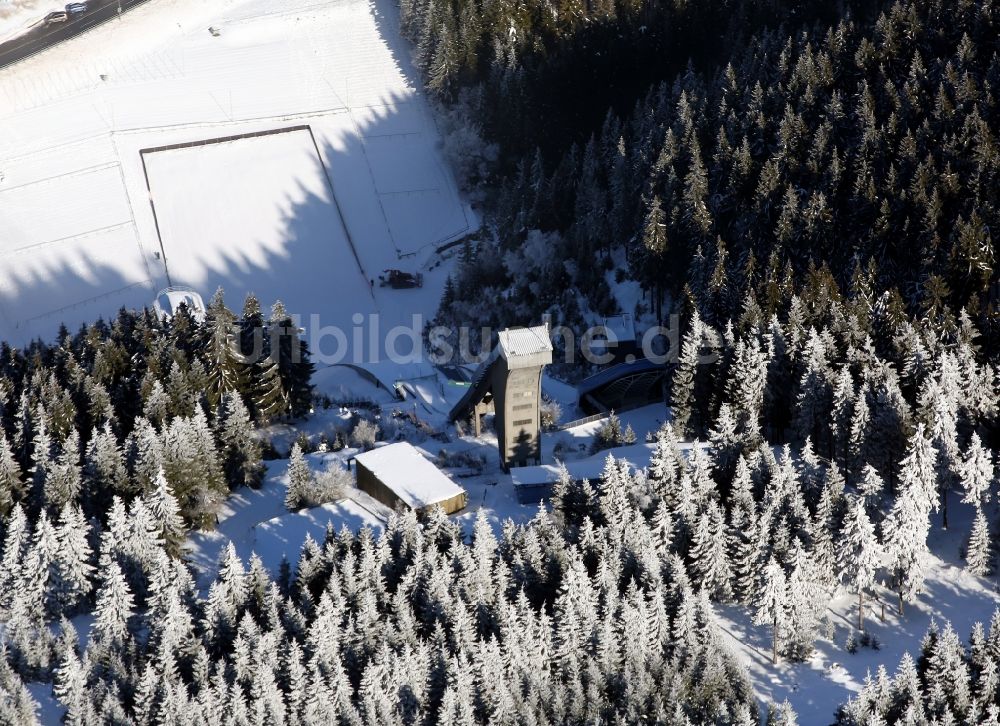 Luftaufnahme Steinbach-Hallenberg - Schneebedeckte Schanzenanlage Kanzlersgrund in Steinbach-Hallenberg im Bundesland Thüringen