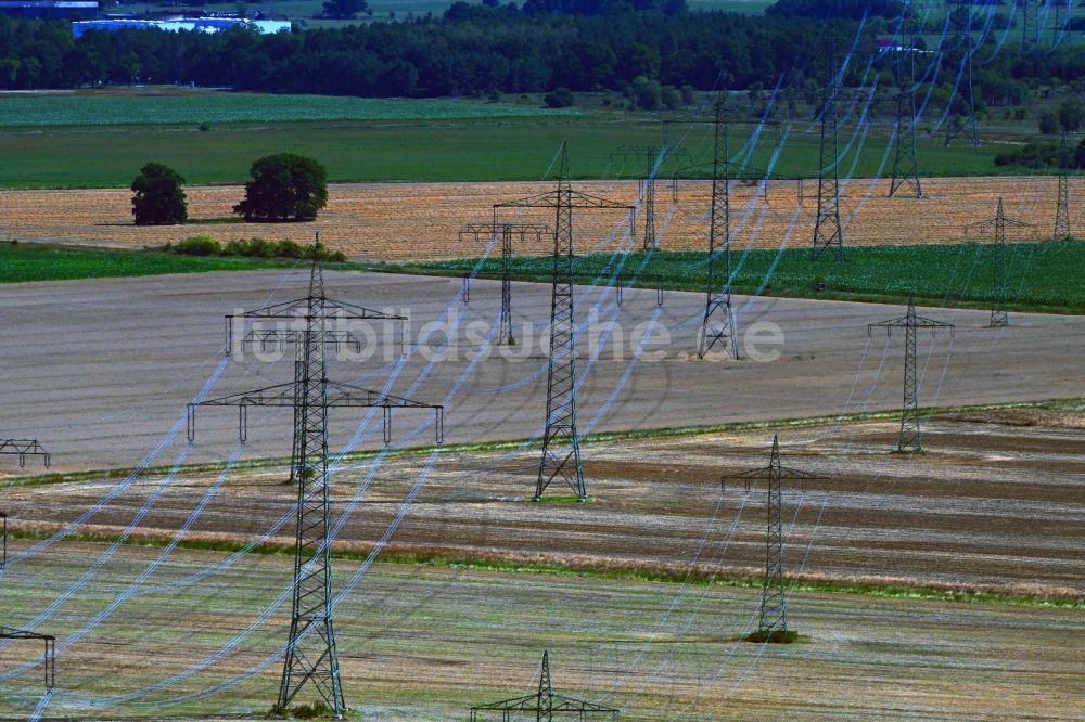 Luftbild Schönwalde-Glien - Schneisen- und Streckenverlauf der Stromführungstrasse in Schönwalde-Glien im Bundesland Brandenburg, Deutschland