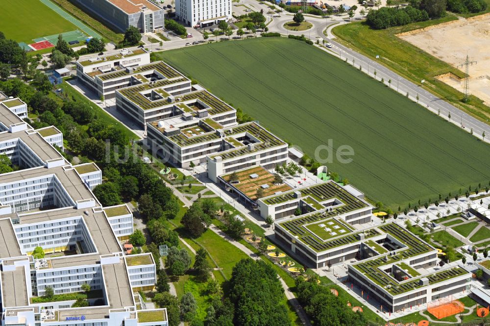 Luftaufnahme München - Schulcampus in Unterföhring im Bundesland Bayern, Deutschland