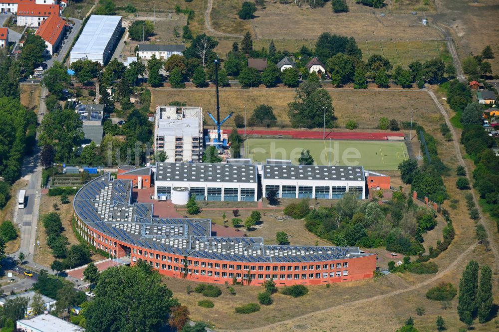 Luftbild Berlin - Schulgebäude des Gymnasium Barnim-Gymnasium im Ortsteil Falkenberg in Berlin, Deutschland
