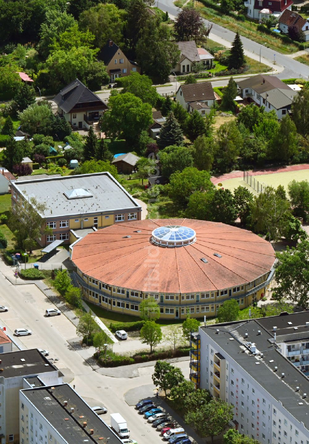 Falkensee aus der Vogelperspektive: Schulgebäude Adolph-Diesterweg Grundschule in Falkensee im Bundesland Brandenburg, Deutschland