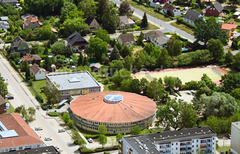 Luftbild Falkensee - Schulgebäude Adolph-Diesterweg Grundschule in Falkensee im Bundesland Brandenburg, Deutschland